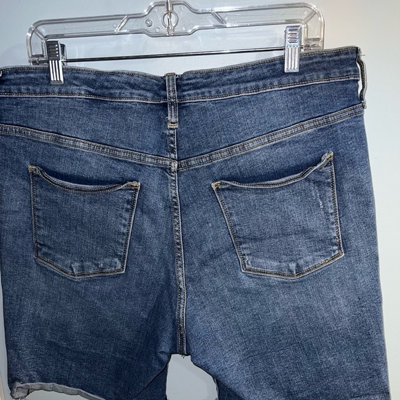 High rise Bermuda jean shorts - Picture 3 of 9